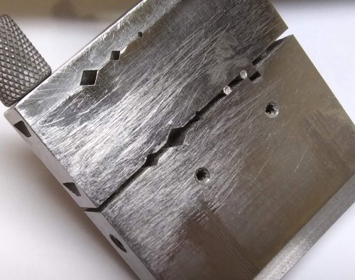 Judy Larson's Argentium Silver Scrap Chain - , Contemporary Wire Jewelry, Making Chain, Chain Making , Butane Torch, Soldering, Solder, Flush cut the excess wire off.